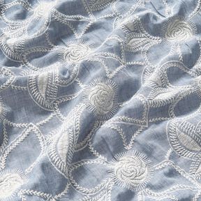 <h2>Bomullstyg med blomsterbroderi &ndash; Ljus jeansbl&aring; batist, broderad</h2>, 